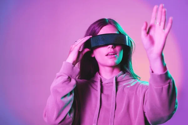 Immersive Virtual Reality Experiences in Futuristic Landscapes