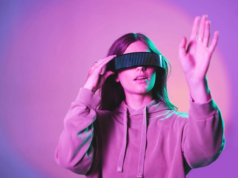 Immersive Virtual Reality Experiences in Futuristic Landscapes